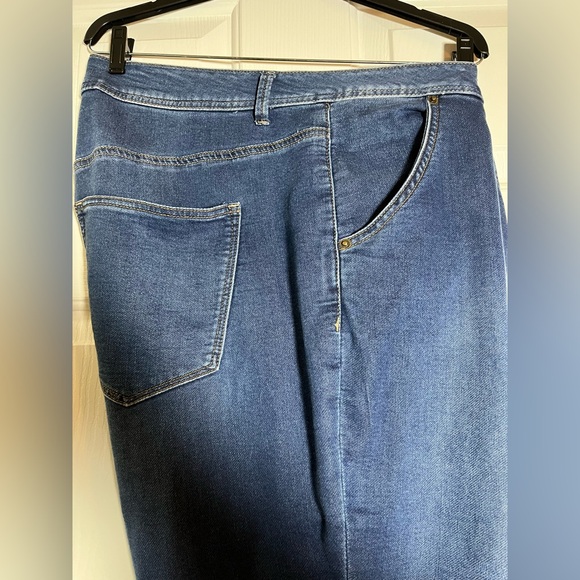 Lane Bryant Dark Blue Women’s Capri Jeans - Picture 2 of 11